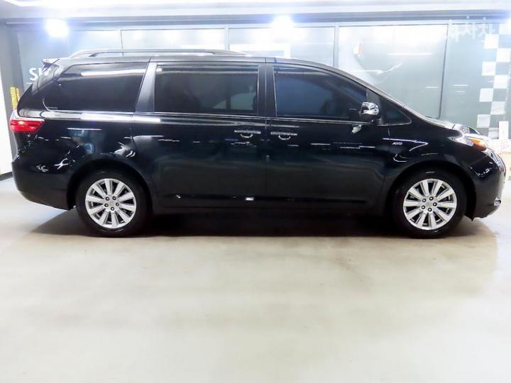 Toyota Sienna Gasoline 3.5 4WD Limited 4