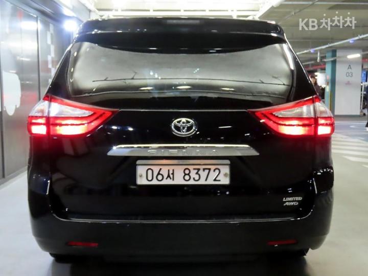 Toyota Sienna Gasoline 3.5 4WD Limited 6