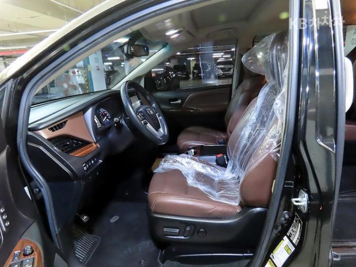 Toyota Sienna Gasoline 3.5 4WD Limited 7