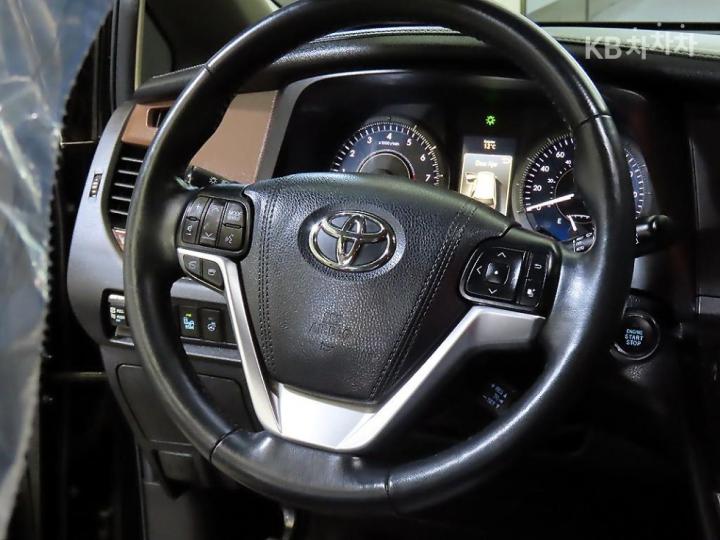 Toyota Sienna Gasoline 3.5 4WD Limited 9