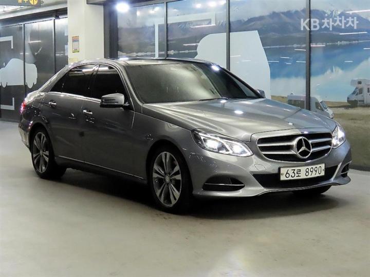 Mercedes-Benz E-Class New E300 4 Matic Avantgarde W212 2