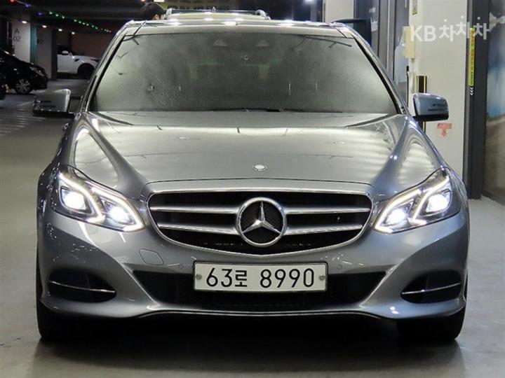 Mercedes-Benz E-Class New E300 4 Matic Avantgarde W212 3