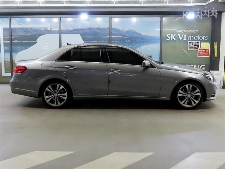 Mercedes-Benz E-Class New E300 4 Matic Avantgarde W212 4