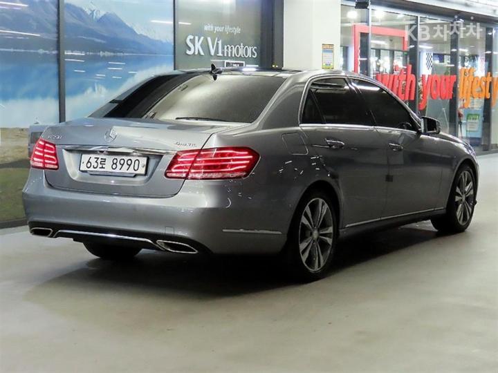 Mercedes-Benz E-Class New E300 4 Matic Avantgarde W212 5