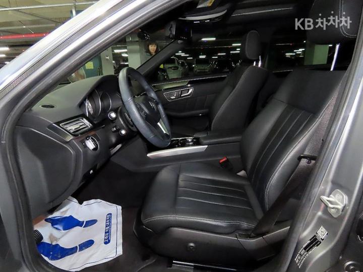 Mercedes-Benz E-Class New E300 4 Matic Avantgarde W212 7