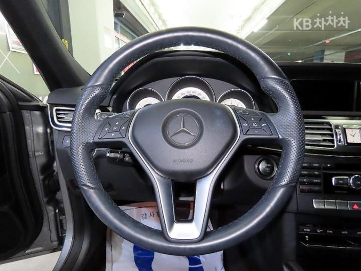 Mercedes-Benz E-Class New E300 4 Matic Avantgarde W212 9