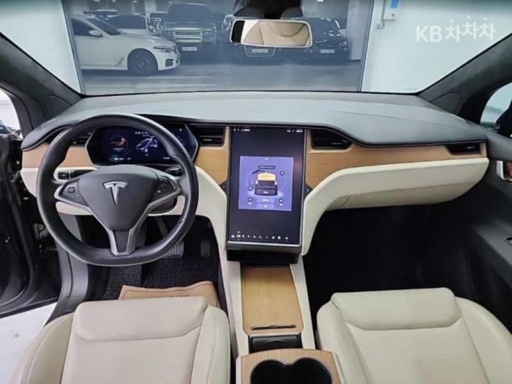 Tesla Model X Long Range 8