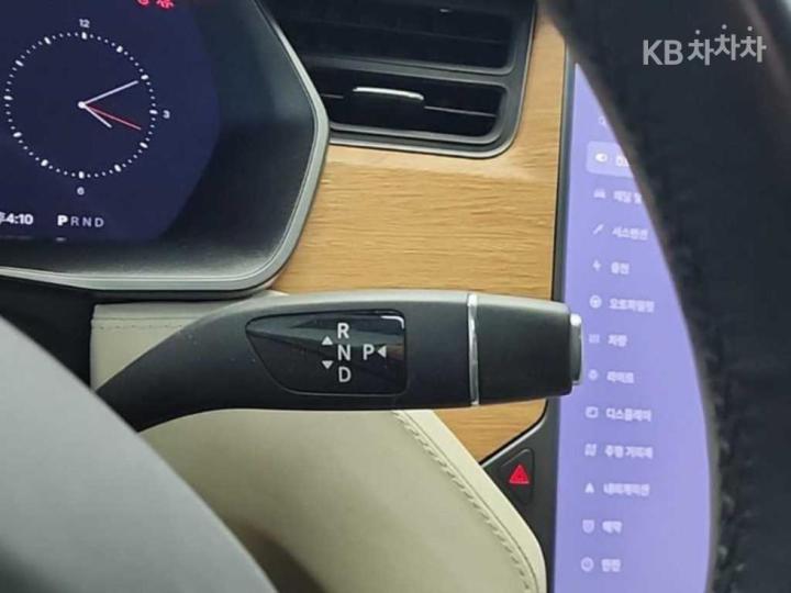 Tesla Model X Long Range 9