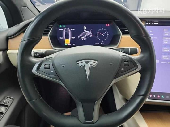 Tesla Model X Long Range 10