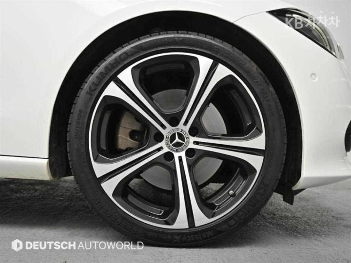 Mercedes-Benz C-Class W206 C300 4Matic Avantgarde 6