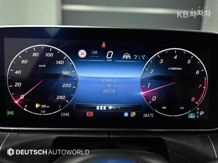 Mercedes-Benz C-Class W206 C300 4Matic Avantgarde 9