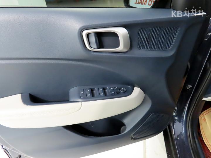 Hyundai Venue Gasoline 1.6 FLUX 7