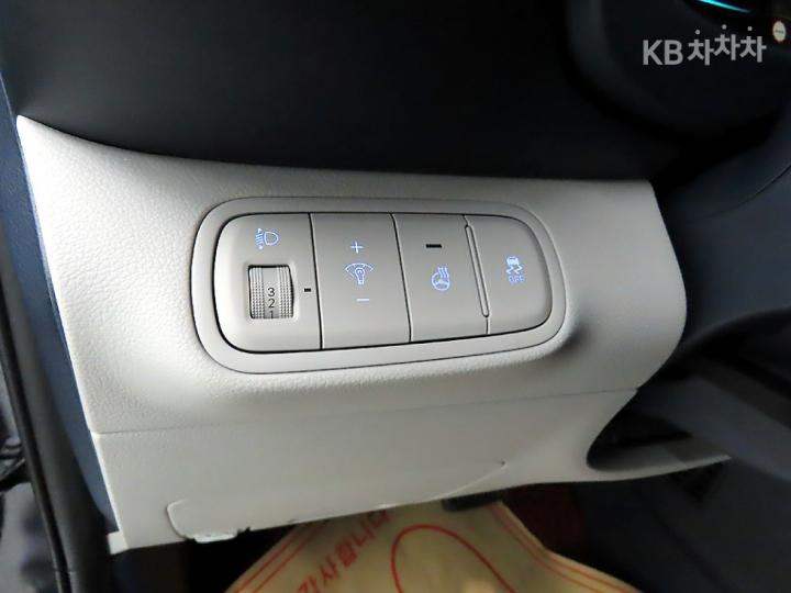 Hyundai Venue Gasoline 1.6 FLUX 9