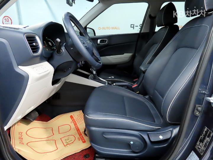 Hyundai Venue Gasoline 1.6 FLUX 8