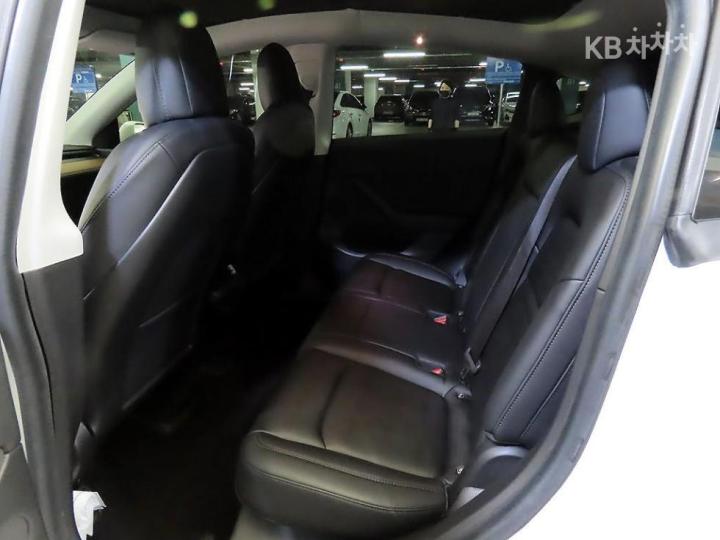 Tesla Model Y Long Range 8