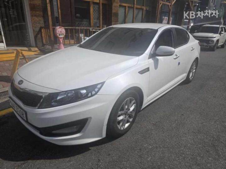 Kia K5 Gasoline 2.0 Luxury 3