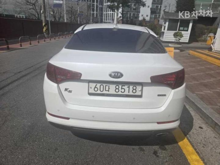 Kia K5 Gasoline 2.0 Luxury 5