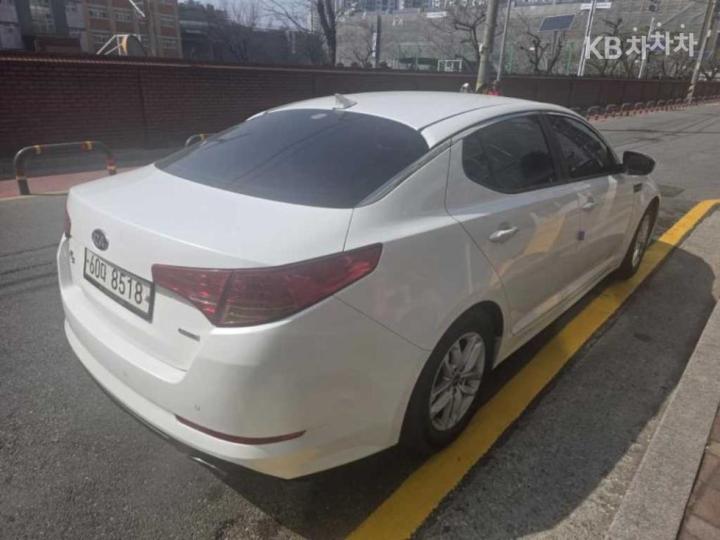 Kia K5 Gasoline 2.0 Luxury 6