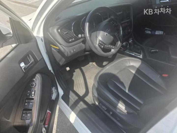 Kia K5 Gasoline 2.0 Luxury 8