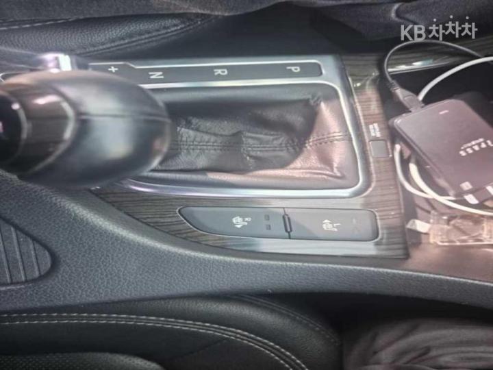 Kia K5 Gasoline 2.0 Luxury 10