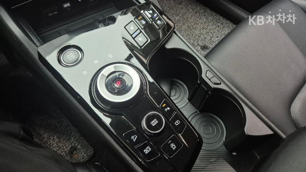 2023 - kia sportage