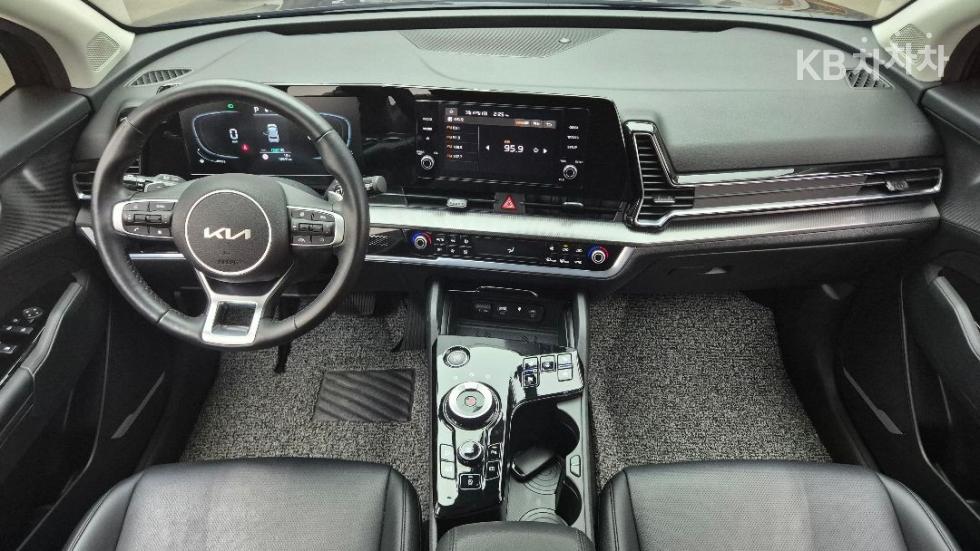 2023 - kia sportage