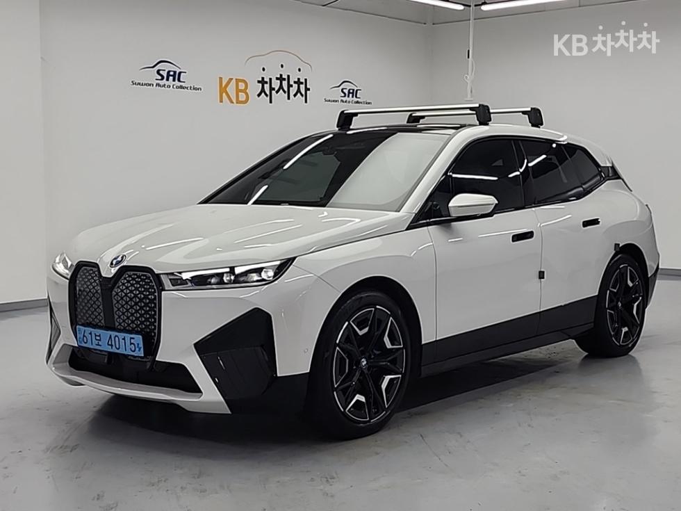 BMW iX(i20)