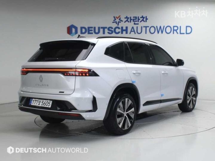 Renault Koleos E-Tech Hybrid Iconic 3