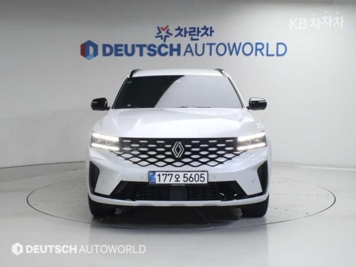 Renault Koleos E-Tech Hybrid Iconic 4