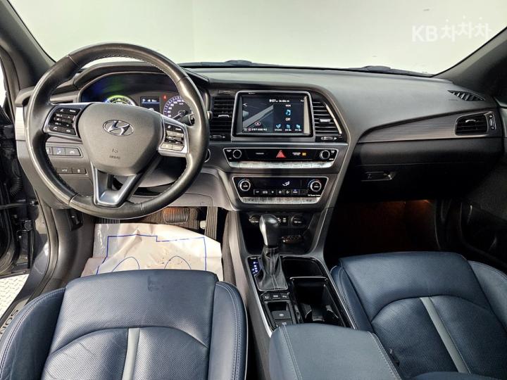 Hyundai Sonata New Rise Hybrid 2.0 HEV Premium Special 6