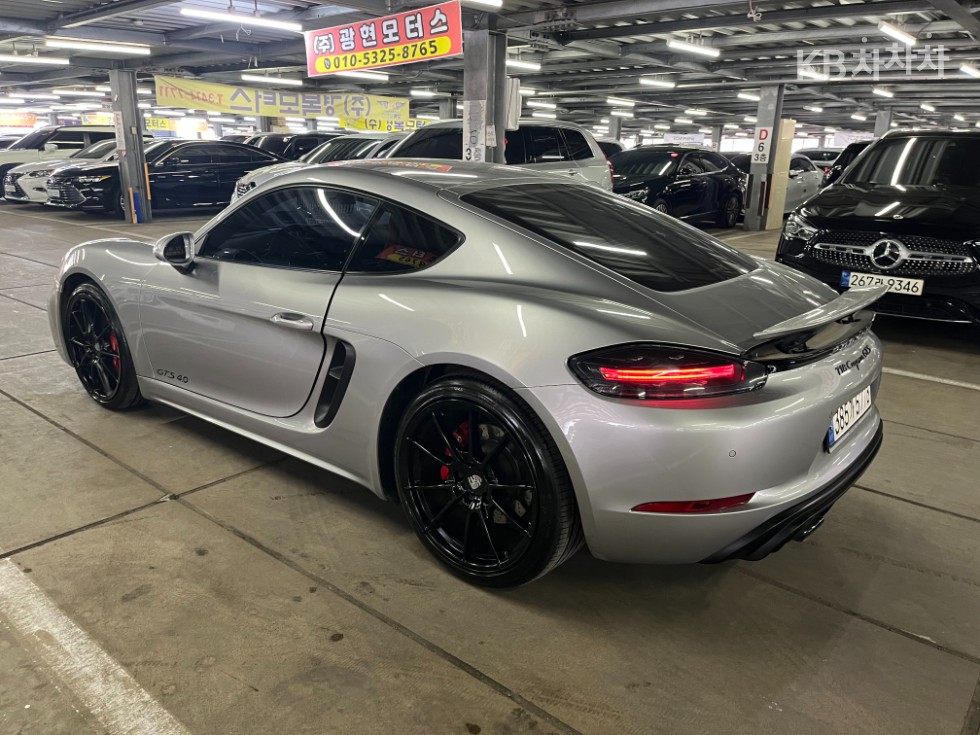 2022 - porsche cayman