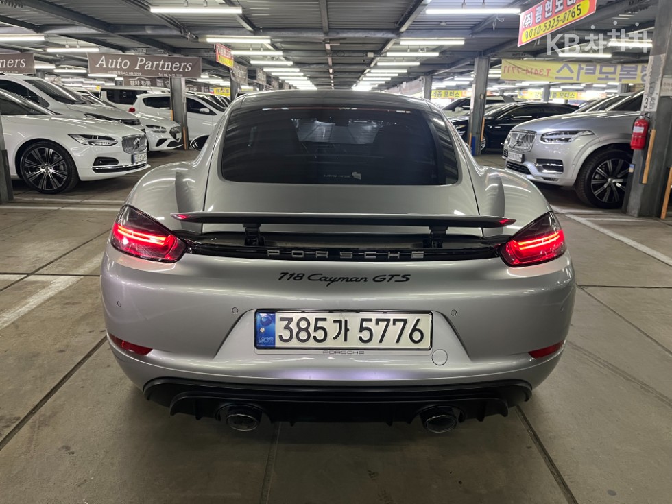 2022 - porsche cayman