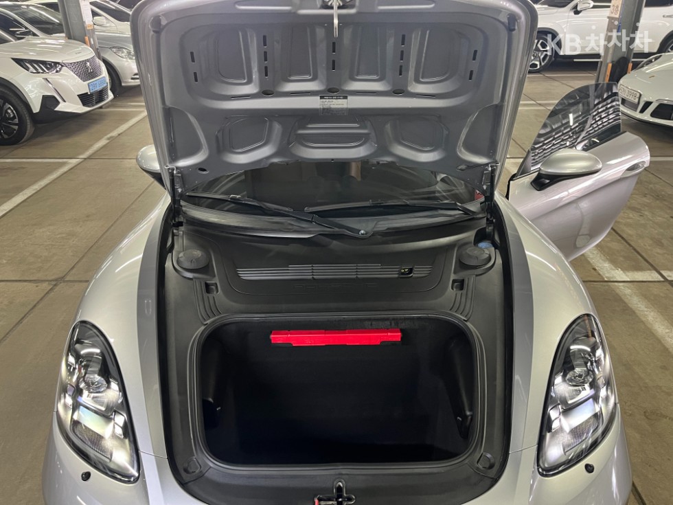 2022 - porsche cayman