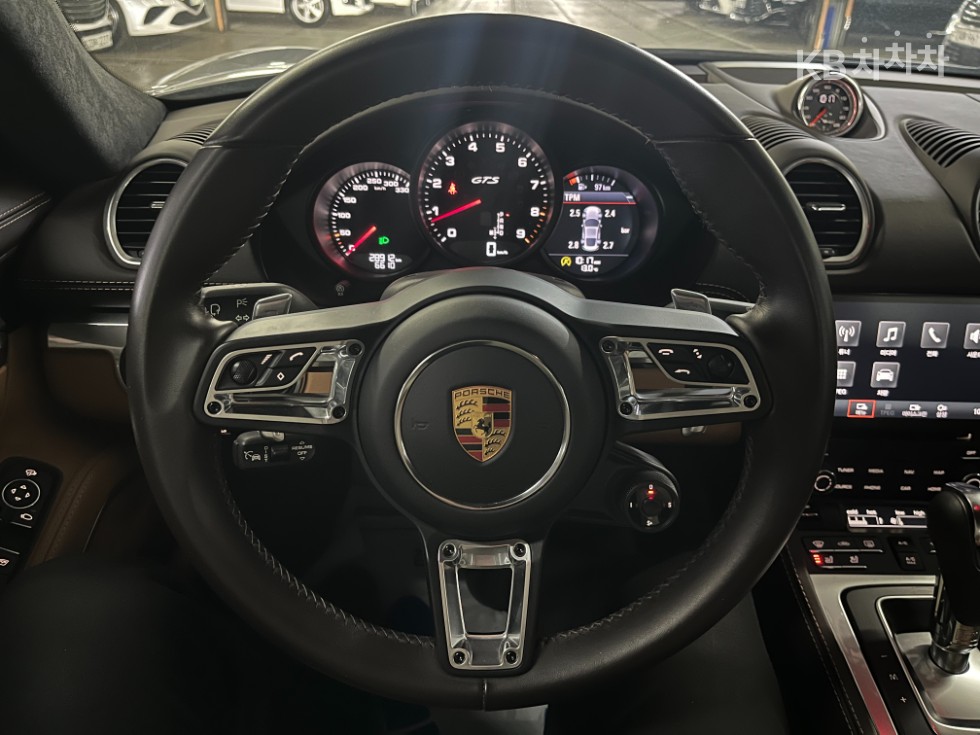 2022 - porsche cayman