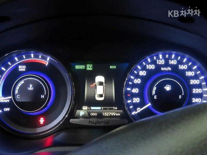 Hyundai Grandeur Hybrid Premium 10