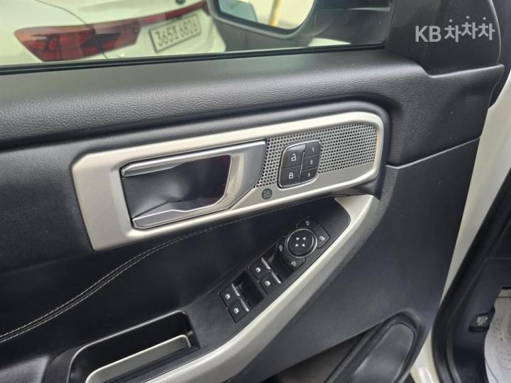 Ford Explorer Gasoline Turbo 2.3 AWD Limited 8