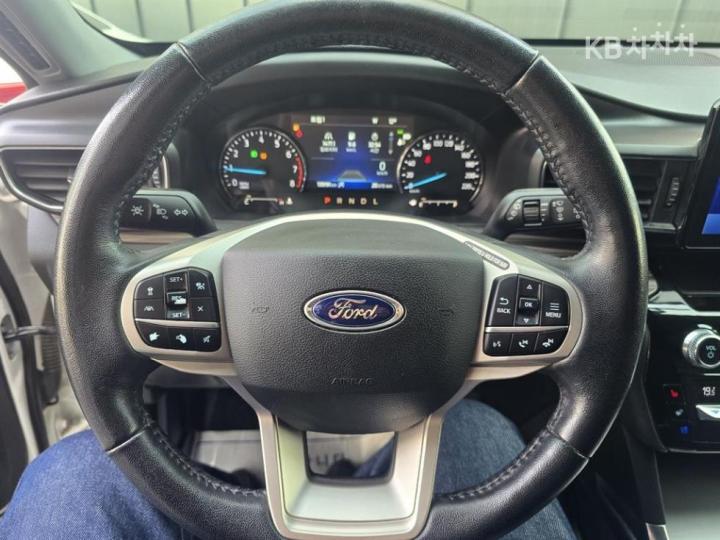 Ford Explorer Gasoline Turbo 2.3 AWD Limited 9