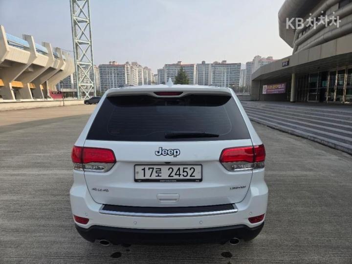 Jeep Cherokee Grand 3.6 Limited Edition 8