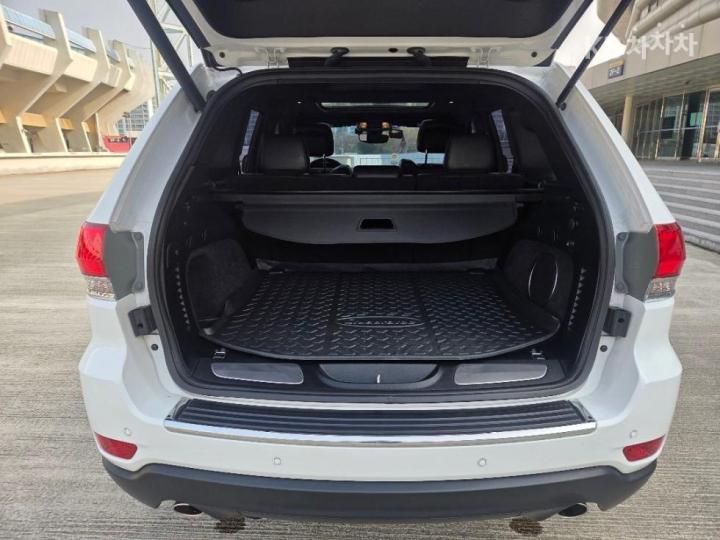 Jeep Cherokee Grand 3.6 Limited Edition 9