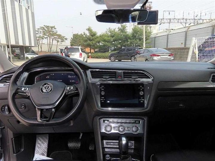 Volkswagen Tiguan Allspace 2.0 TDI Prestige 8