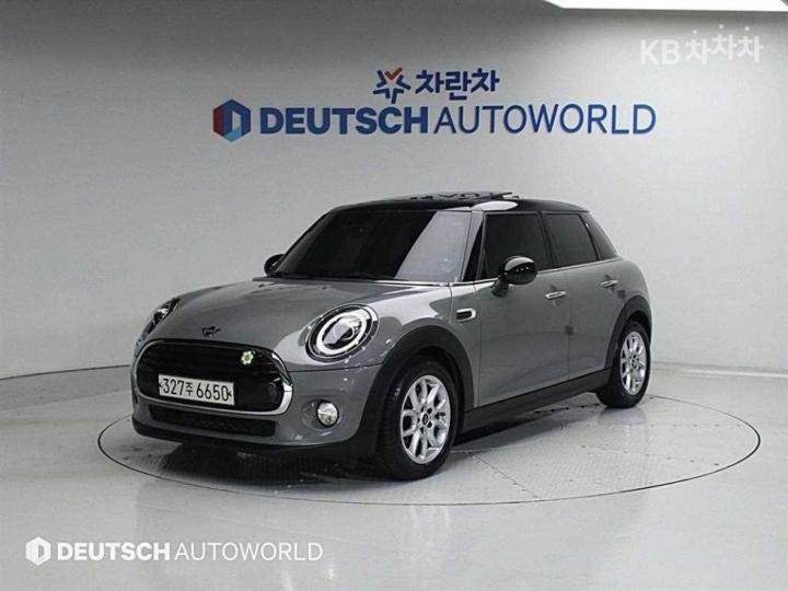 Mini Cooper 5 Duo 1.5 High Trim 2