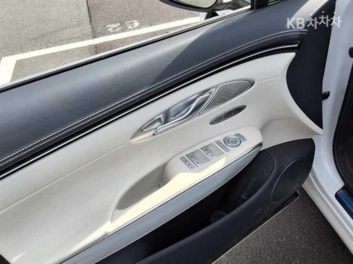 Genesis GV70 ELECTRIFIED EV Base Type 9