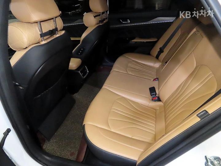 Kia K5 Hybrid 2.0 HEV Signature 8