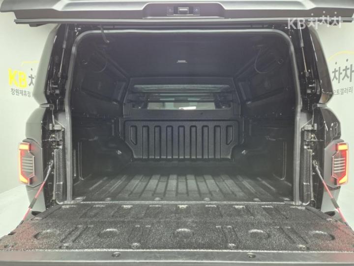 Kia Tasman G2.5 T-GDI 4WD Extreme 8