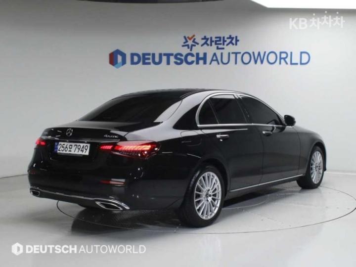 Mercedes-Benz E-Class W213 E220d 4MATIC Exclusive 3