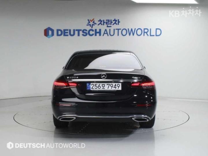 Mercedes-Benz E-Class W213 E220d 4MATIC Exclusive 5
