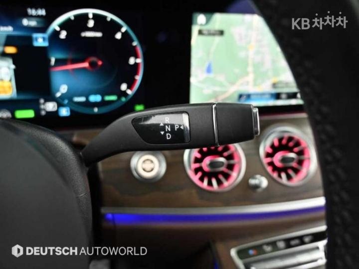 Mercedes-Benz E-Class W213 E220d 4MATIC Exclusive 10