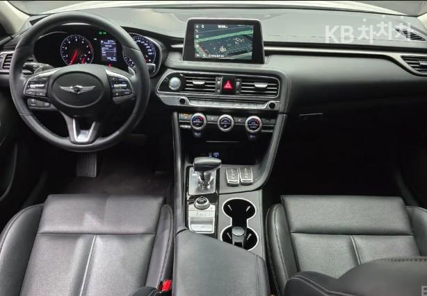 Genesis G70 2.0T Advanced 8