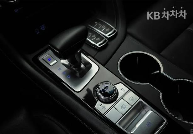 Genesis G70 2.0T Advanced 10