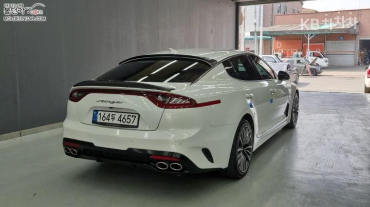Kia Stinger 2.0 Turbo 2WD Platinum 3